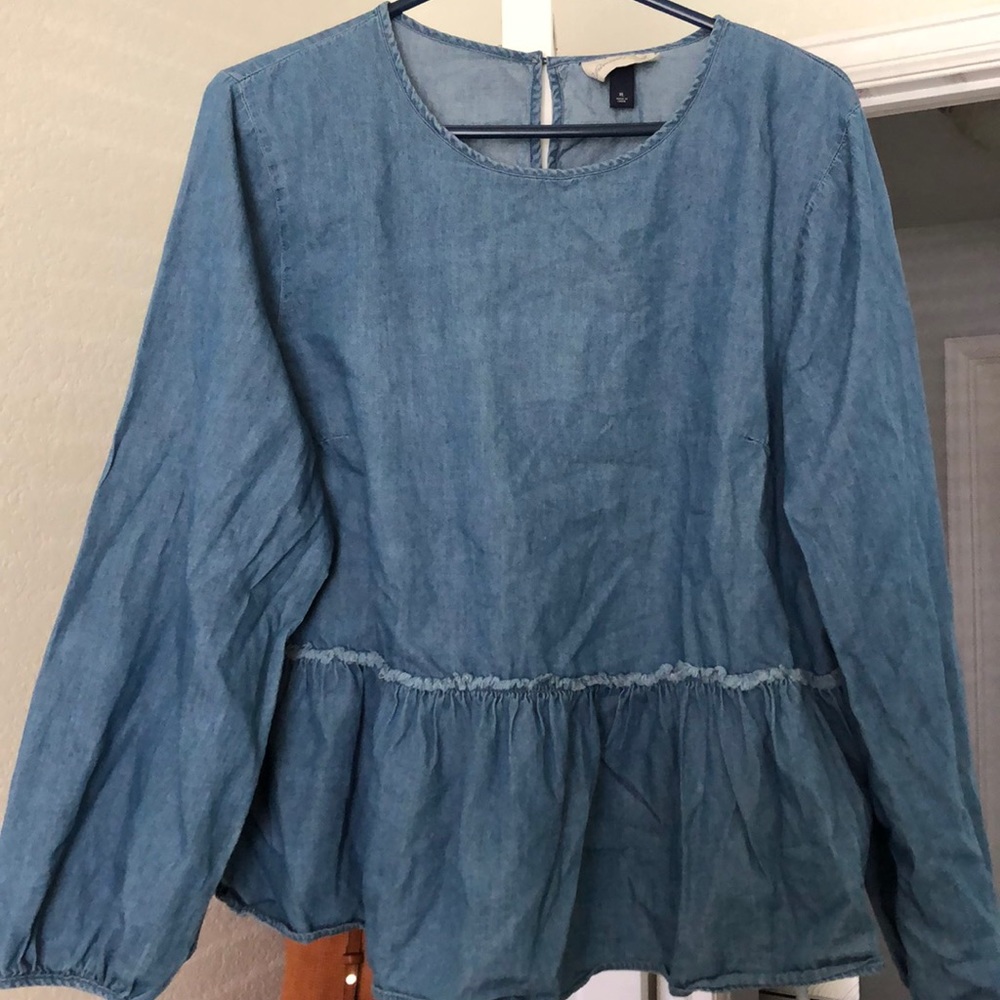 Universal thread women’s denim shirt (XL)